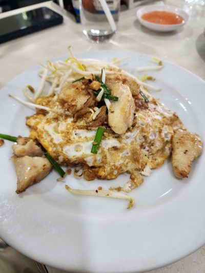ผัดไทยไก่ชิ้น