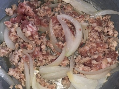 วิธีทำ หมูสับผัดโคชูจังใส่ไส้กรอก วิธีทำ หมูสับผัดโคชูจังใส่ไส้กรอก