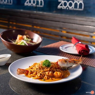 ZOOM Sky Bar & Restaurant โรงแรม เจซี เควิน สาทร กรุงเทพฯ