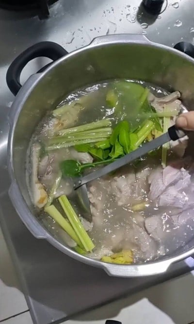 วิธีทำ ต้มแซ่บกระดูกหมูอ่อน วิธีทำ ต้มแซ่บกระดูกหมูอ่อน