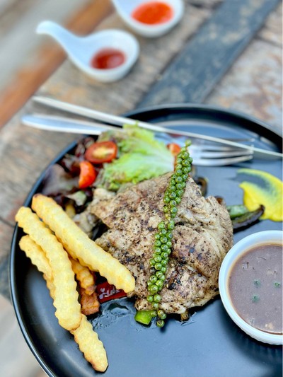 🥩 สเต๊กหมูพริกไทยดำ. (ราคา 350 บาท)