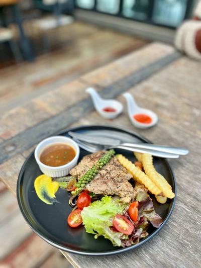 🥩 สเต๊กหมูพริกไทยดำ. (ราคา 350 บาท)