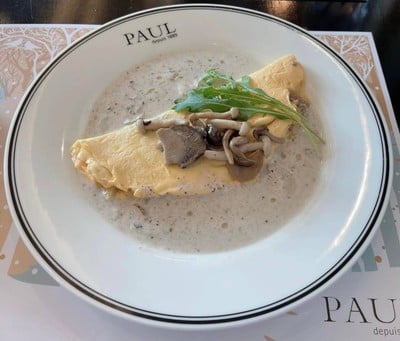 PAUL Central Embassy ชั้น 5