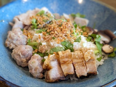 ข้าวต้มแห้งหมู