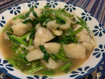 ปลาดอลลี่ผัดขึ้นฉ่าย