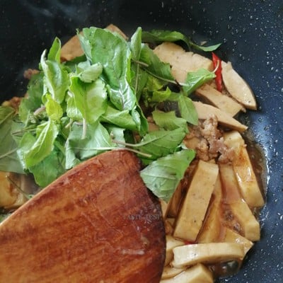 วิธีทำ ผัดกระเพราหมูยอ+หมูสับ