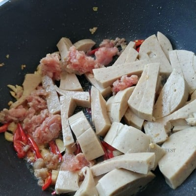 วิธีทำ ผัดกระเพราหมูยอ+หมูสับ