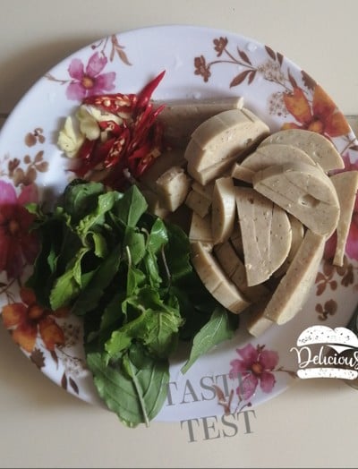 วิธีทำ ผัดกระเพราหมูยอ+หมูสับ