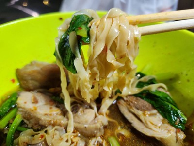 บะหมี่เป๊าะสะโพกเป็ดทุกอย่าง