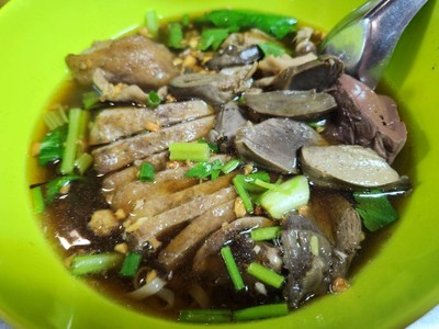 บะหมี่เป๊าะสะโพกเป็ดทุกอย่าง