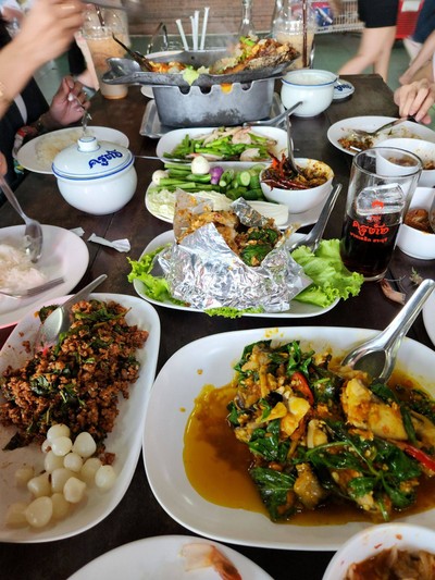 อาหาร หรือ เครื่องดื่ม