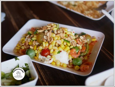 ตำข้าวโพดไทยไข่เค็ม