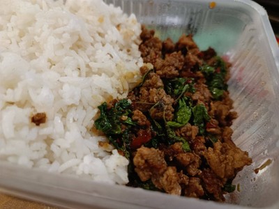 ข้าวกะเพราเนื้อ