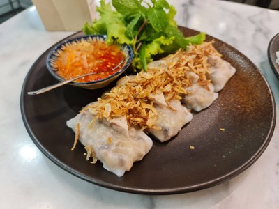 ข้าวเกรียบปากหม้อหมู