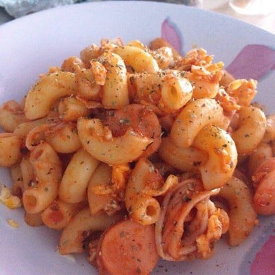 มักโรนีผัดไข่ไส้กรอก