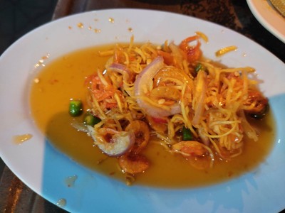 ยำกุ้งแห้ง