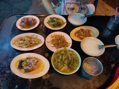 อาหาร หรือ เครื่องดื่ม