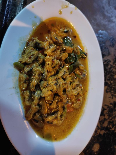 ผัดหอยกระพง