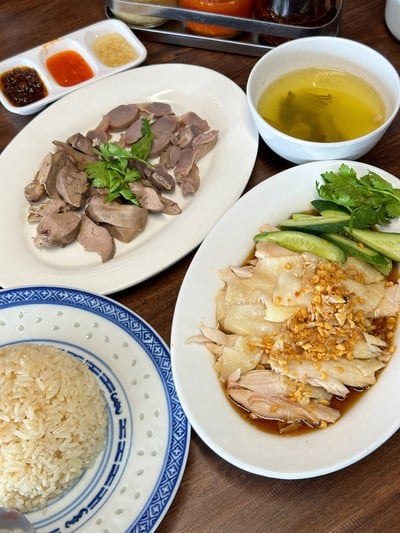 หอมฉุยข้าวมันไก่สิงคโปร์ เสนานิคม1