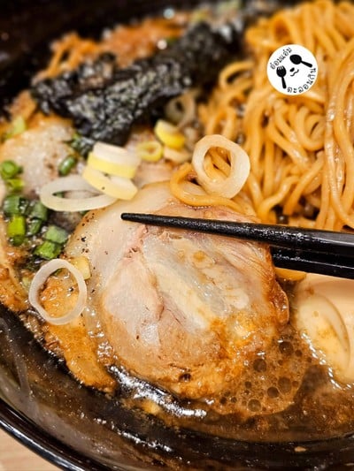 Arashi Genkotsu Ramen Black (Pork Soysauce)