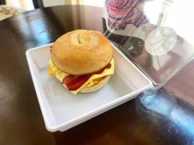 CAFE PEQUENA เอกชัย 69