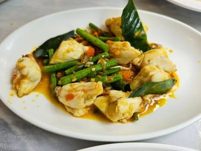เนื้อปูผัดพริกเหลือง