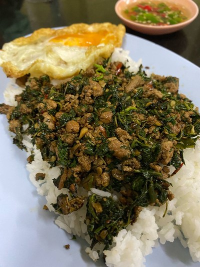 กระเพราหมูสับ