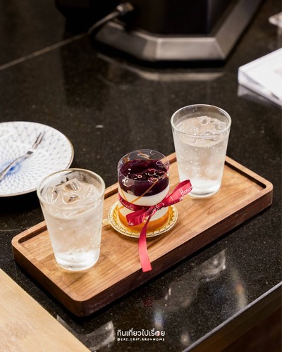 Khru เสาชิงช้า