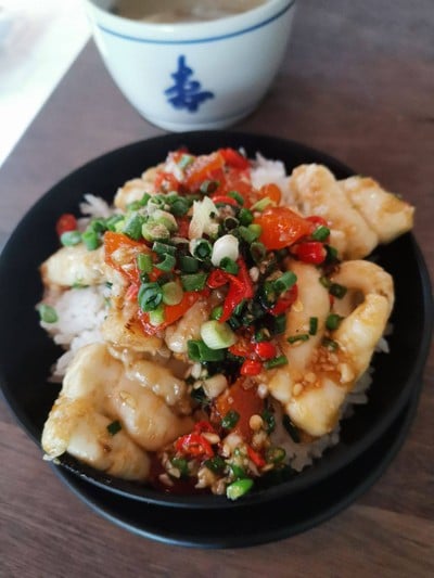 ข้าวผัดคั่วพริกเกลือไข่ปลาหมึก