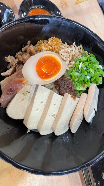 ก๋วยเตี๋ยวหลอดเต้าหู้ปลาหมึก
