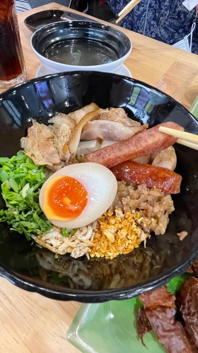 เหลาหยี่หลอด