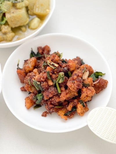 ยำไก่แซ่บ