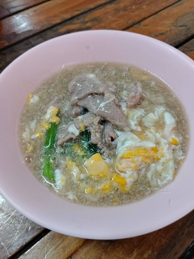 ราดหน้าหมี่ขาวไข่น้ำ
