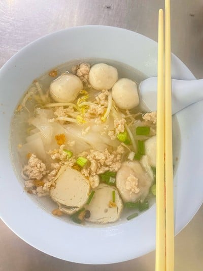 เส้นใหญ่น้ำ