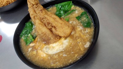 เส้นหมี่ราดหน้าปลาห่อไข่