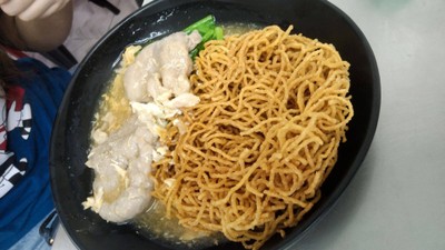 หมี่กรอบราดหน้าเนื้อ