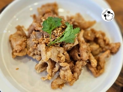 หมูทอดกระเทียม
