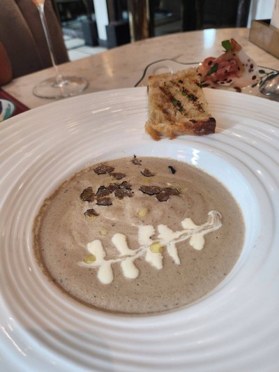 อาหาร หรือ เครื่องดื่ม