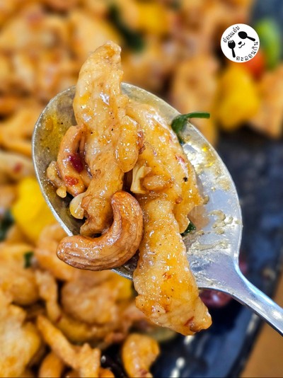 ไก่ผัดเม็ดมะม่วง
