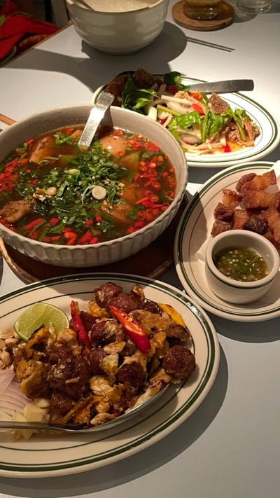 Lon Lon Local Diner ลอนลอน โลคอลไดเนอร์