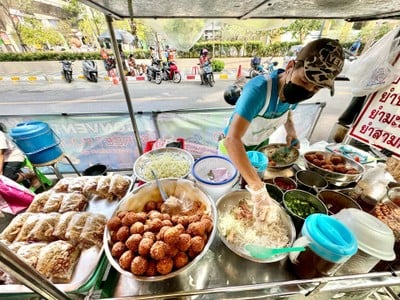 ยำแหนมคอนแวนต์