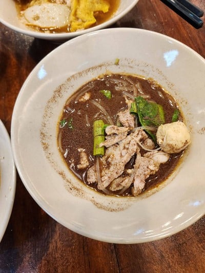 เส้นเล็กน้ำตกหมู