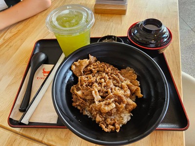 ข้าวหน้าเนื้อคิงกิว