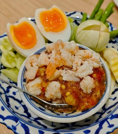 น้ำพริกกุ้งสดและไข่ต้ม