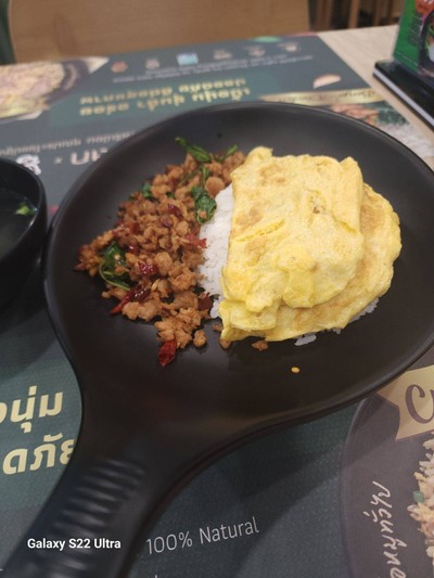 กระเพราหมูสับไข่เจียว