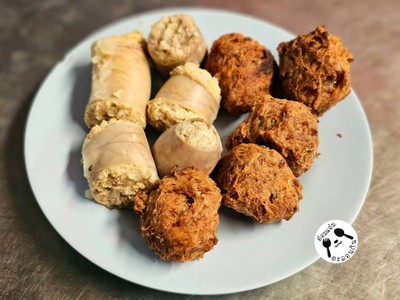 ไส้หมูนึ่ง + ลูกชิ้นทอด