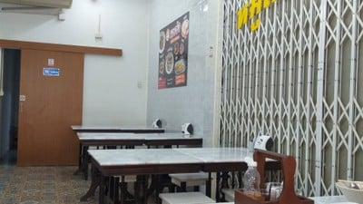 หมูสะเต๊ะนายซ้ง (เจ้าเก่าหน้าร้านสมบูรณ์โภชนา)บรรทัดทอง  บรรทัดทอง