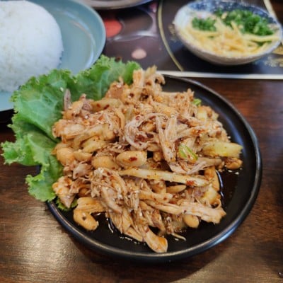 อาหาร หรือ เครื่องดื่ม