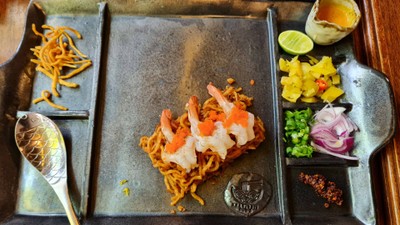 ข้าวซอยผัดแห้ง Shrimp & Tobiko