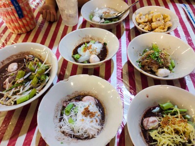 เส้นใหญ่ก๋วยเตี๋ยวเรือ